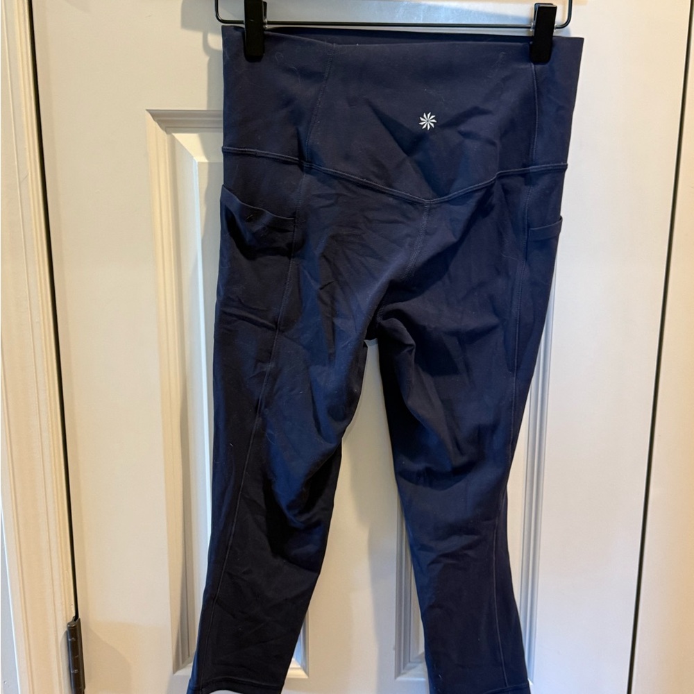 Athleta salutation stash pocket capri leggings - Picture 3 of 3